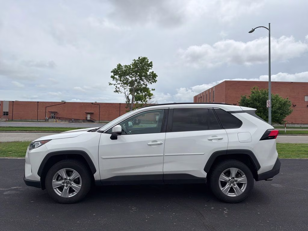2021 Super White Toyota RAV4 XLE AWD SUV