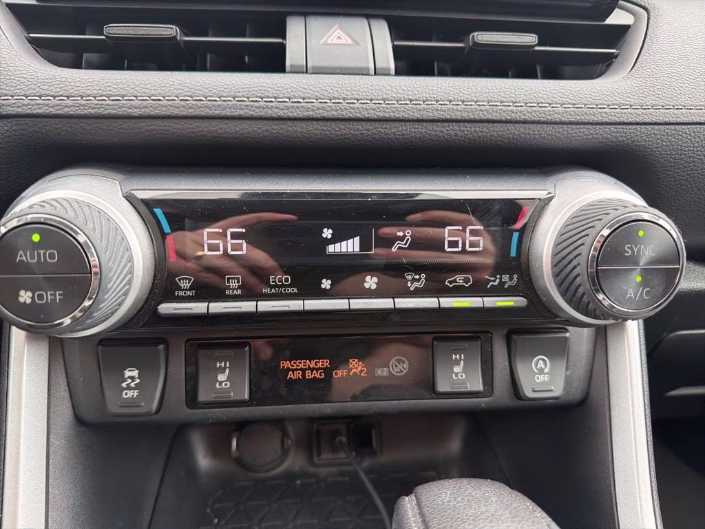 2021 Super White Toyota RAV4 XLE AWD SUV