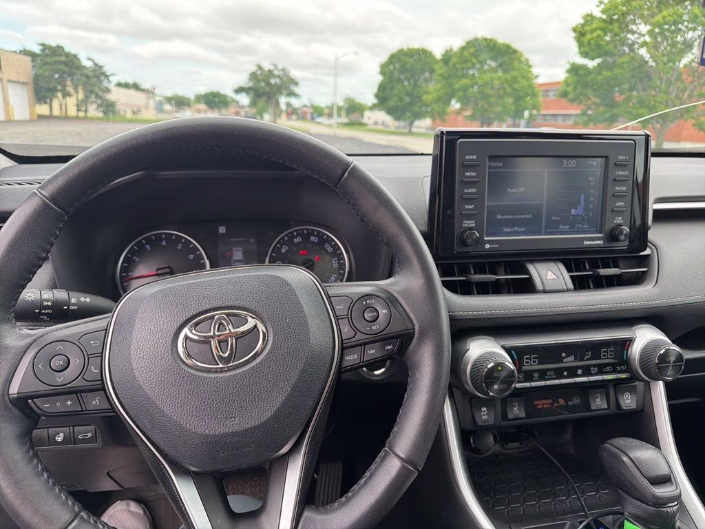2021 Super White Toyota RAV4 XLE AWD SUV