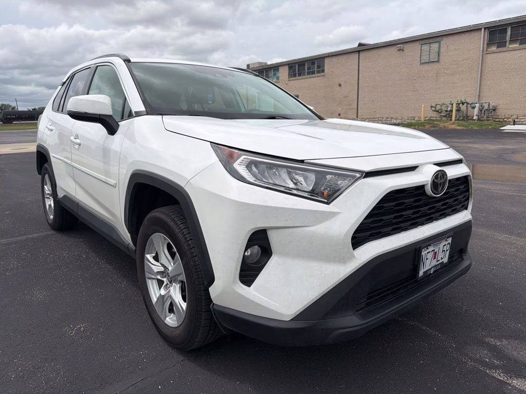 2021 Super White Toyota RAV4 XLE AWD SUV