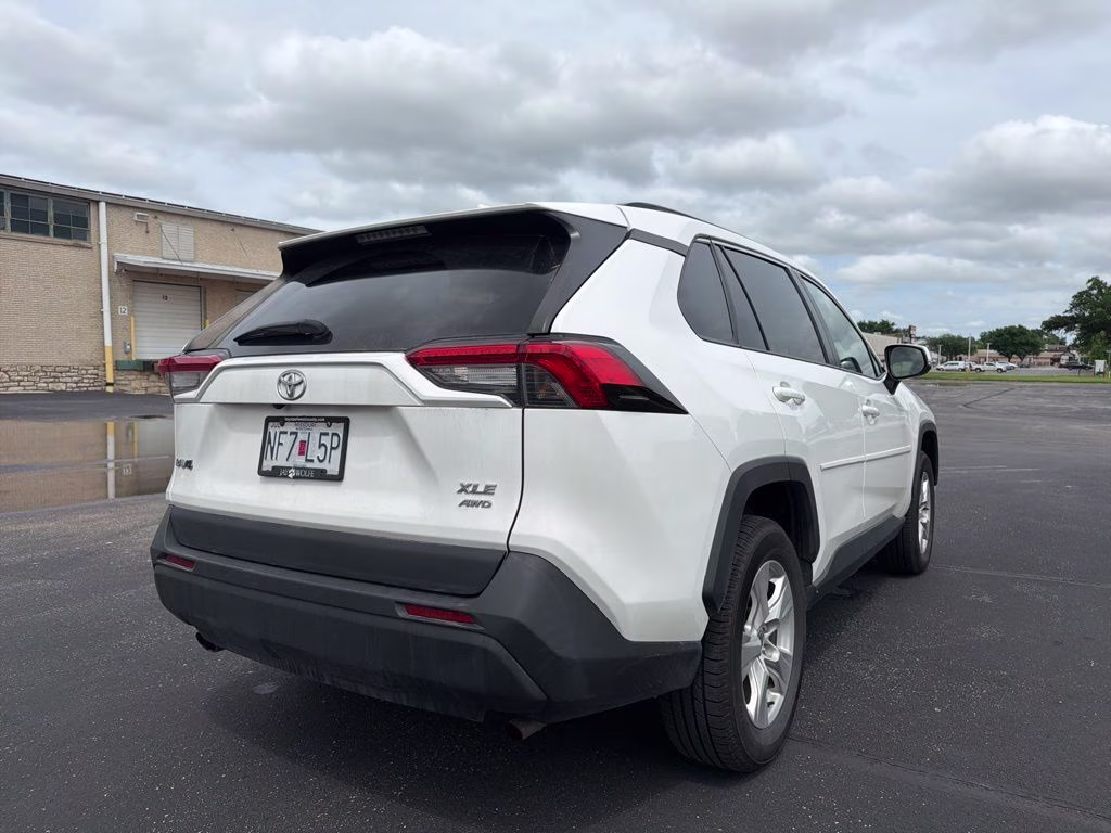 2021 Super White Toyota RAV4 XLE AWD SUV