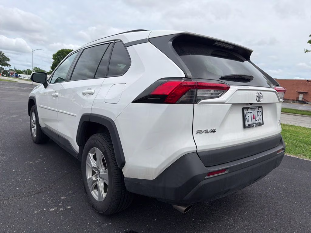 2021 Super White Toyota RAV4 XLE AWD SUV