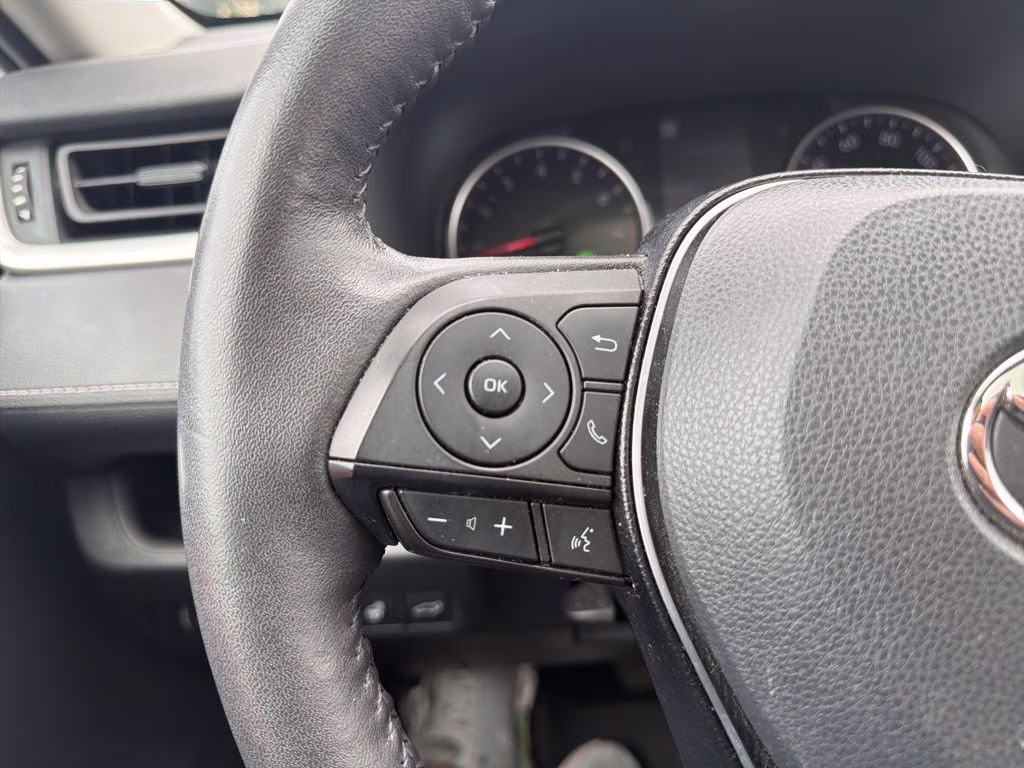 2021 Super White Toyota RAV4 XLE AWD SUV
