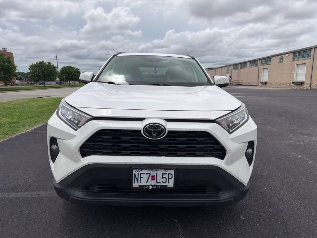 2021 Super White Toyota RAV4 XLE AWD SUV
