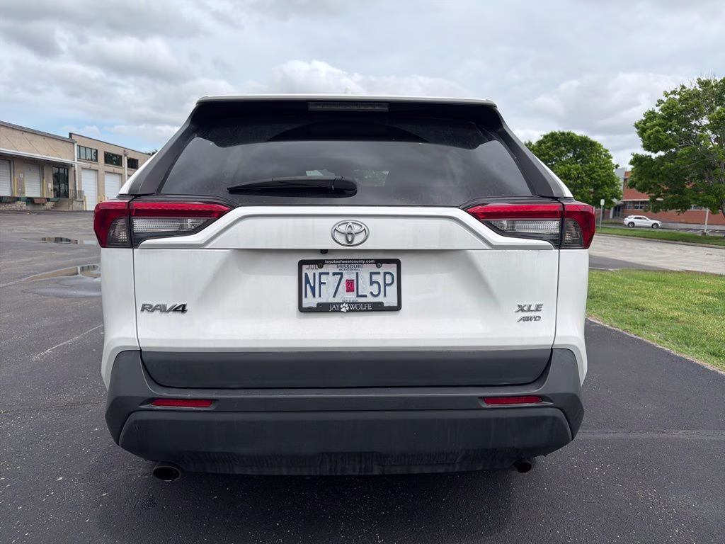 2021 Super White Toyota RAV4 XLE AWD SUV