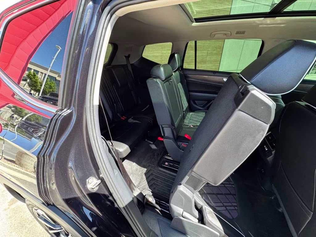 2024 Deep Black Volkswagen Atlas 2.0T SEL Premium R-Line AWD SUV