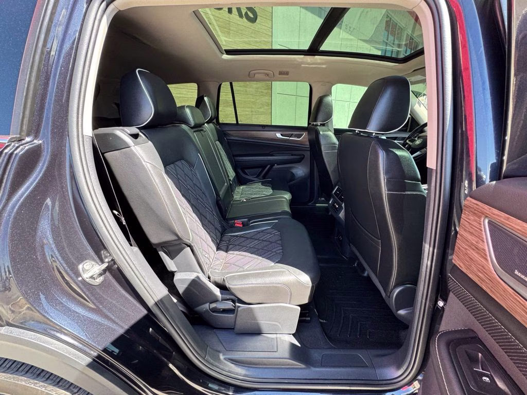 2024 Deep Black Volkswagen Atlas 2.0T SEL Premium R-Line AWD SUV