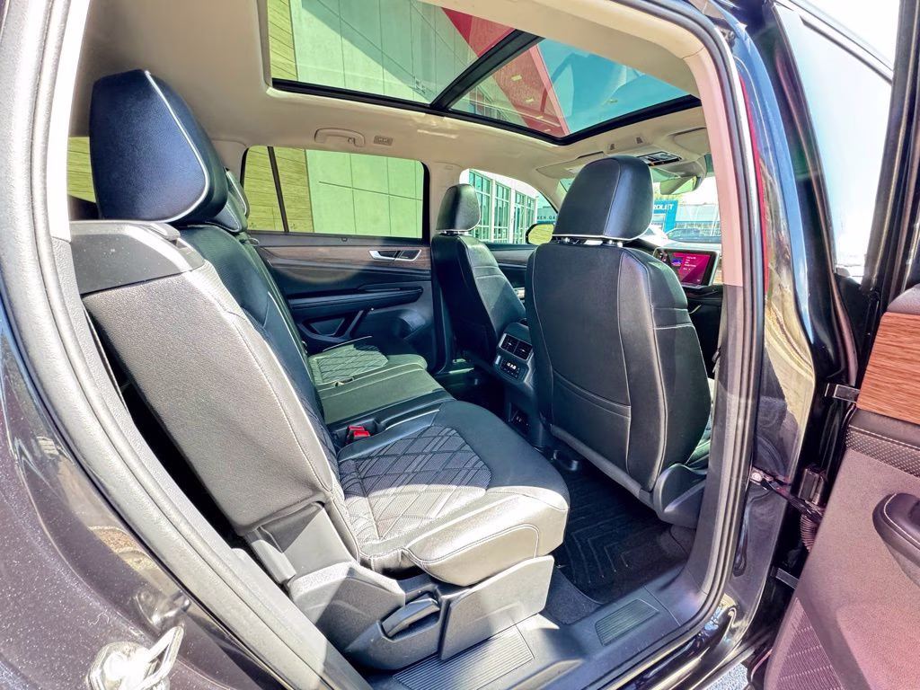 2024 Deep Black Volkswagen Atlas 2.0T SEL Premium R-Line AWD SUV