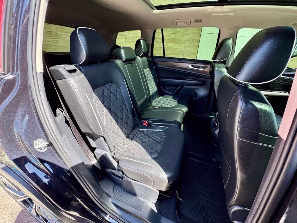 2024 Deep Black Volkswagen Atlas 2.0T SEL Premium R-Line AWD SUV