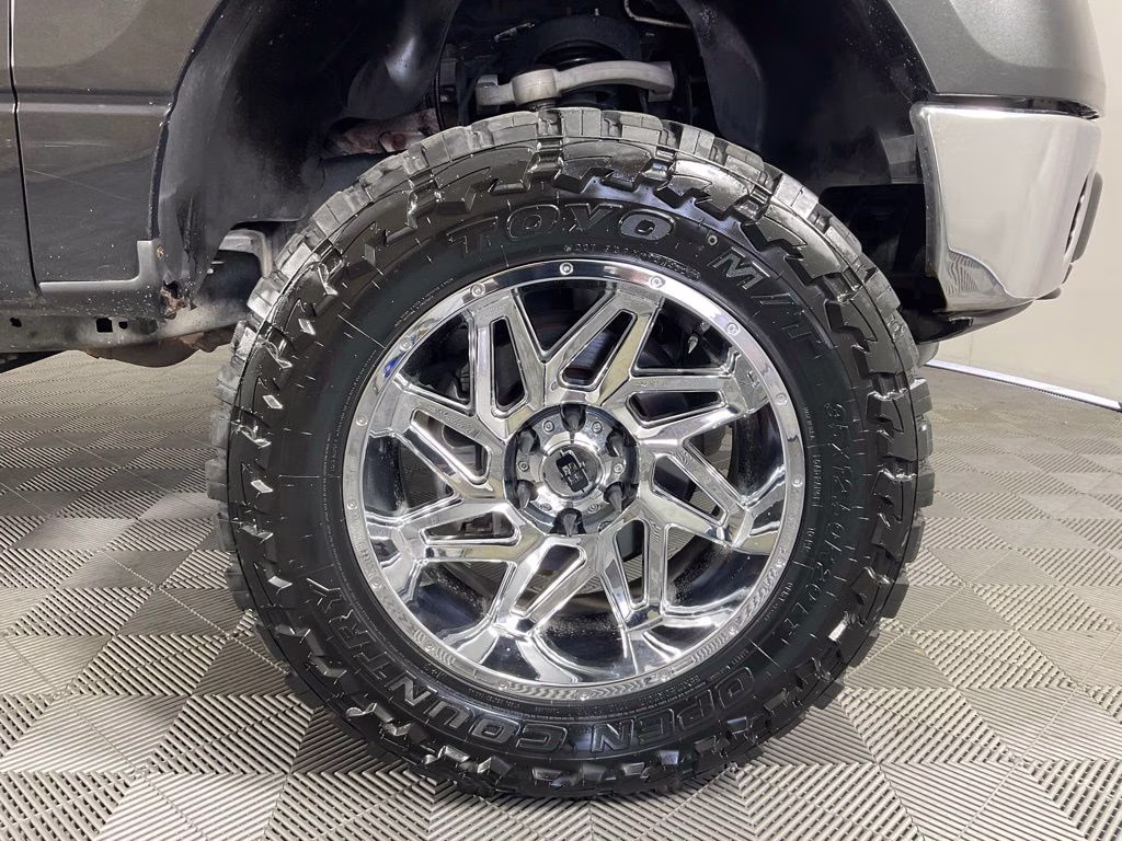 2014 Tuxedo Black Metallic Ford F-150 XLT 4X4 Truck