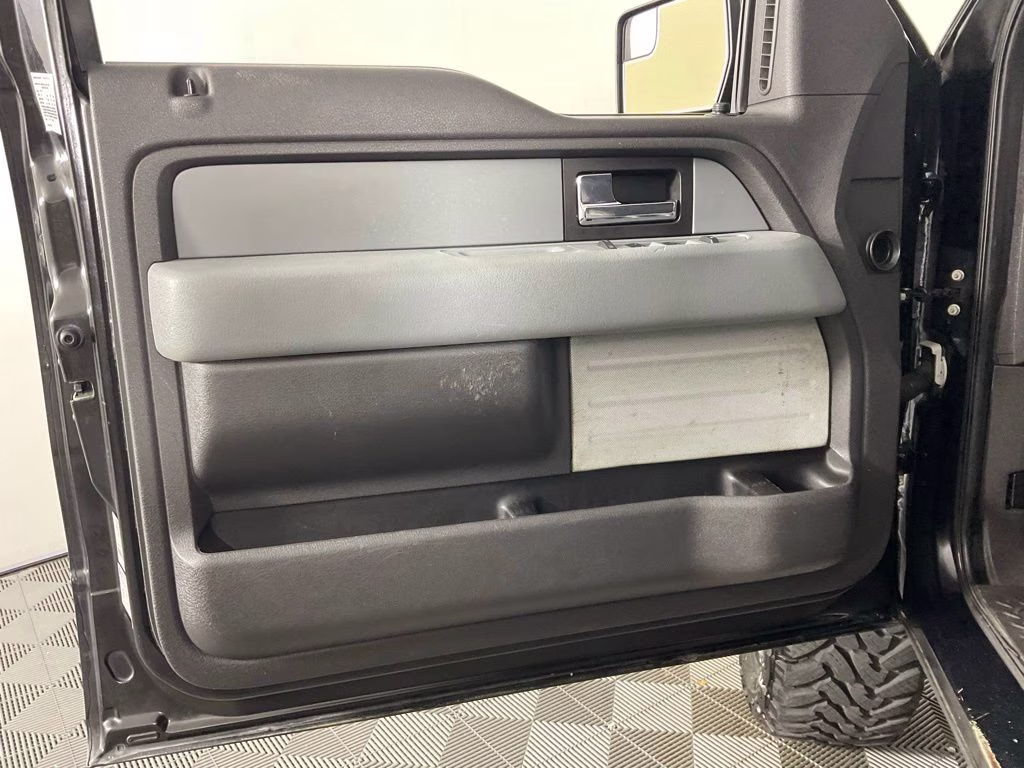 2014 Tuxedo Black Metallic Ford F-150 XLT 4X4 Truck