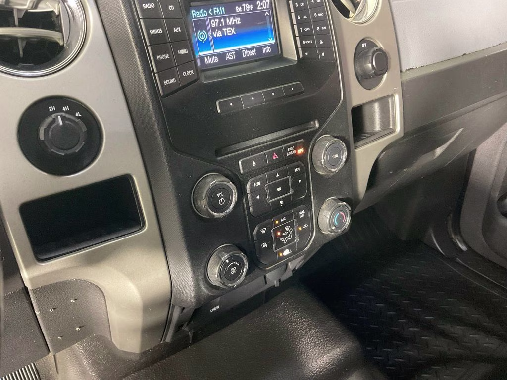 2014 Tuxedo Black Metallic Ford F-150 XLT 4X4 Truck
