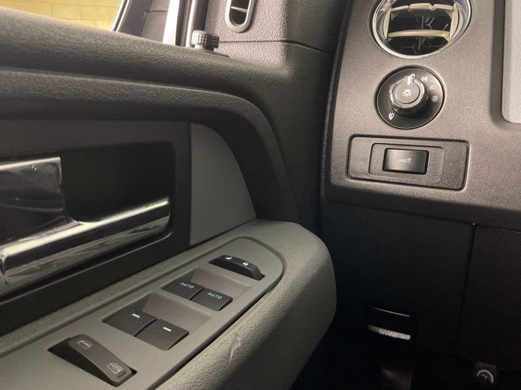 2014 Tuxedo Black Metallic Ford F-150 XLT 4X4 Truck