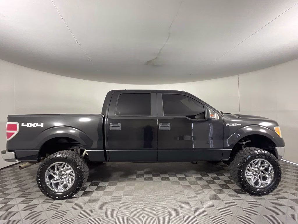 2014 Tuxedo Black Metallic Ford F-150 XLT 4X4 Truck