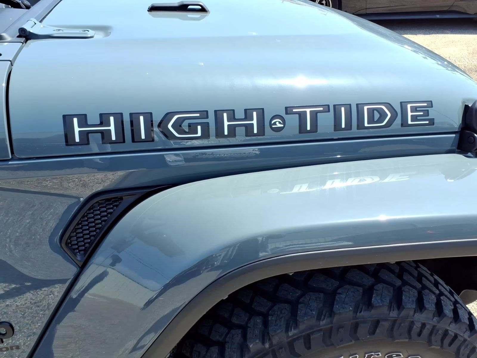 2025 Anvil Clearcoat Jeep Gladiator High Tide 4X4 Truck