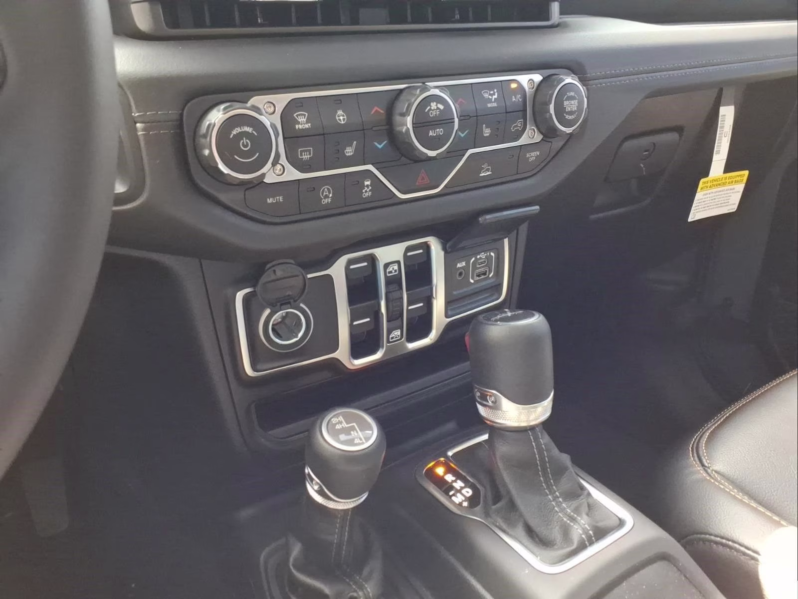 2025 Anvil Clearcoat Jeep Gladiator High Tide 4X4 Truck