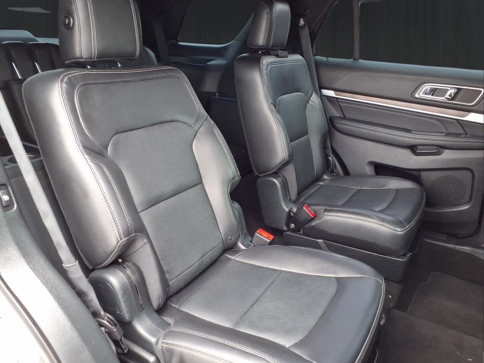 2018 Magnetic Ford Explorer Limited FWD SUV