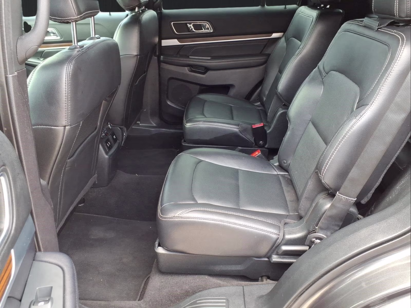 2018 Magnetic Ford Explorer Limited FWD SUV