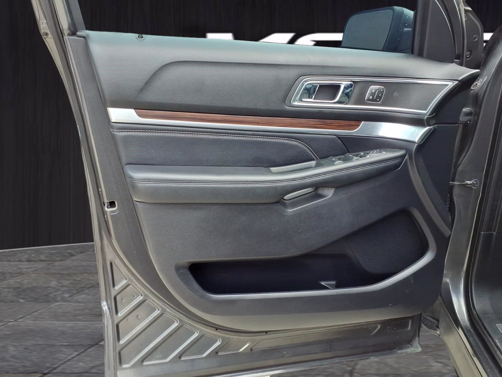 2018 Magnetic Ford Explorer Limited FWD SUV