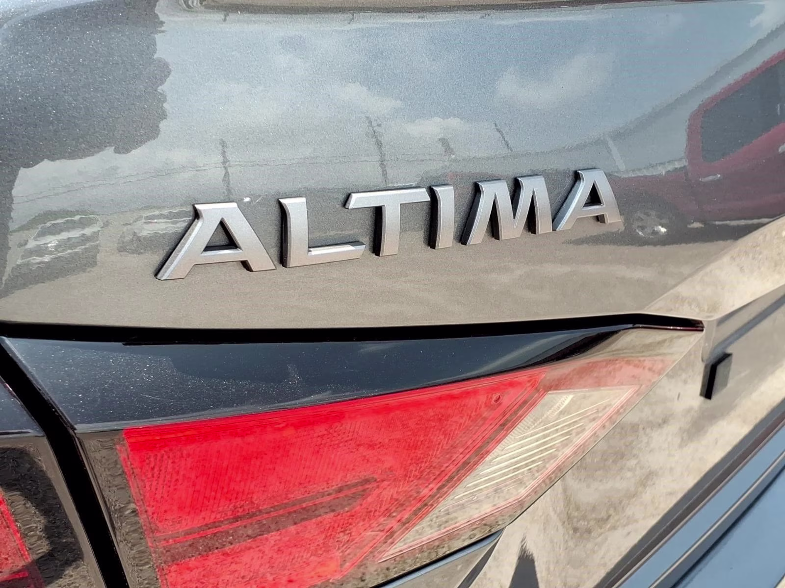 2025 Gun Metallic Nissan Altima 2.5 SV FWD Sedan