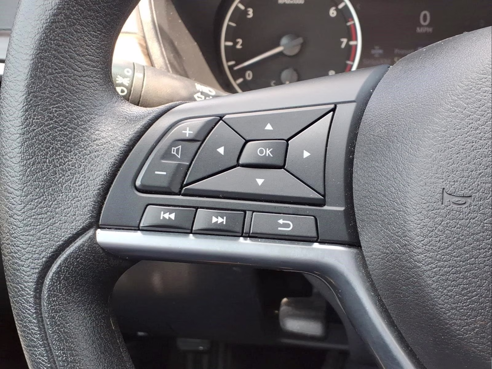 2025 Gun Metallic Nissan Altima 2.5 SV FWD Sedan