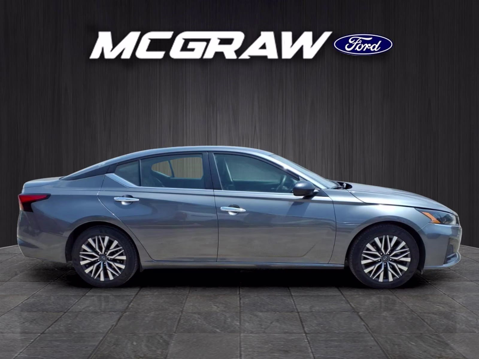 2025 Gun Metallic Nissan Altima 2.5 SV FWD Sedan