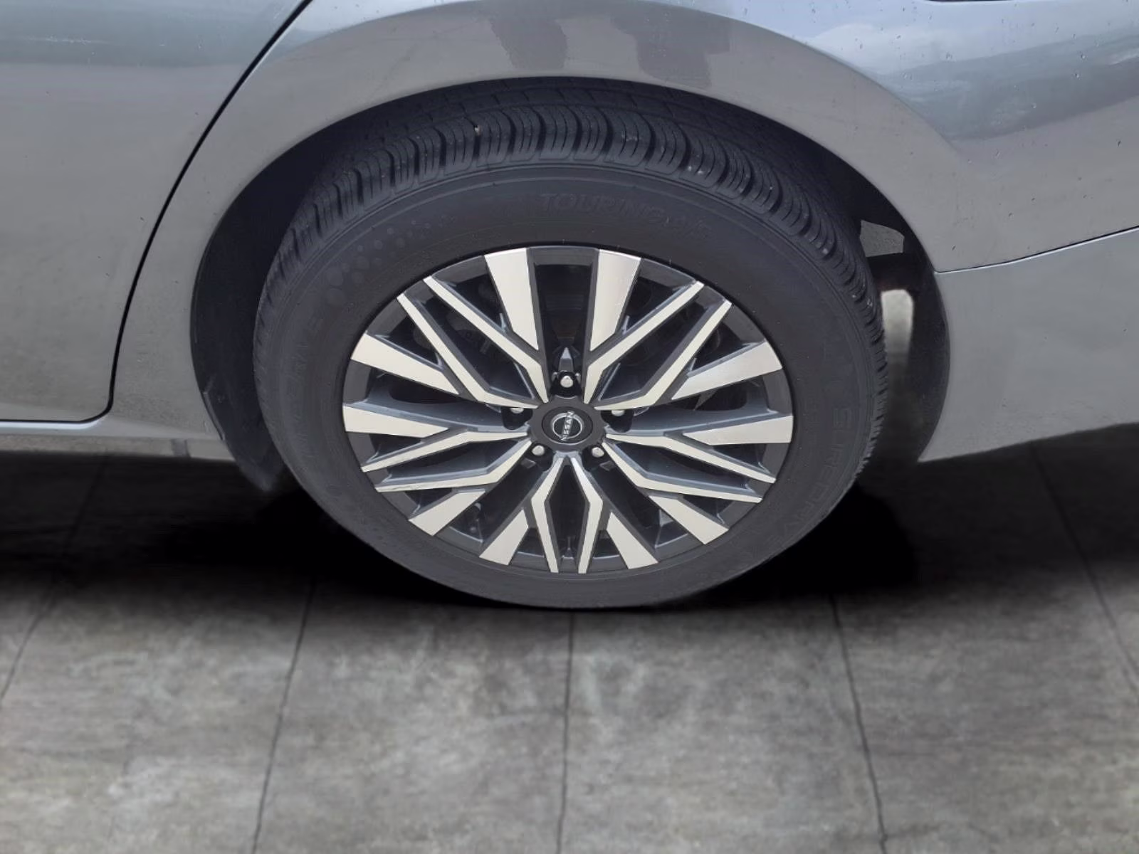 2023 Gun Metallic Nissan Altima 2.5 SV FWD Sedan