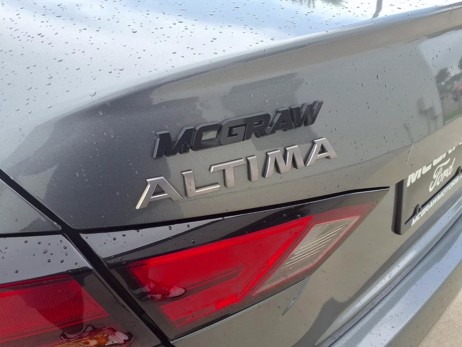 2023 Gun Metallic Nissan Altima 2.5 SV FWD Sedan