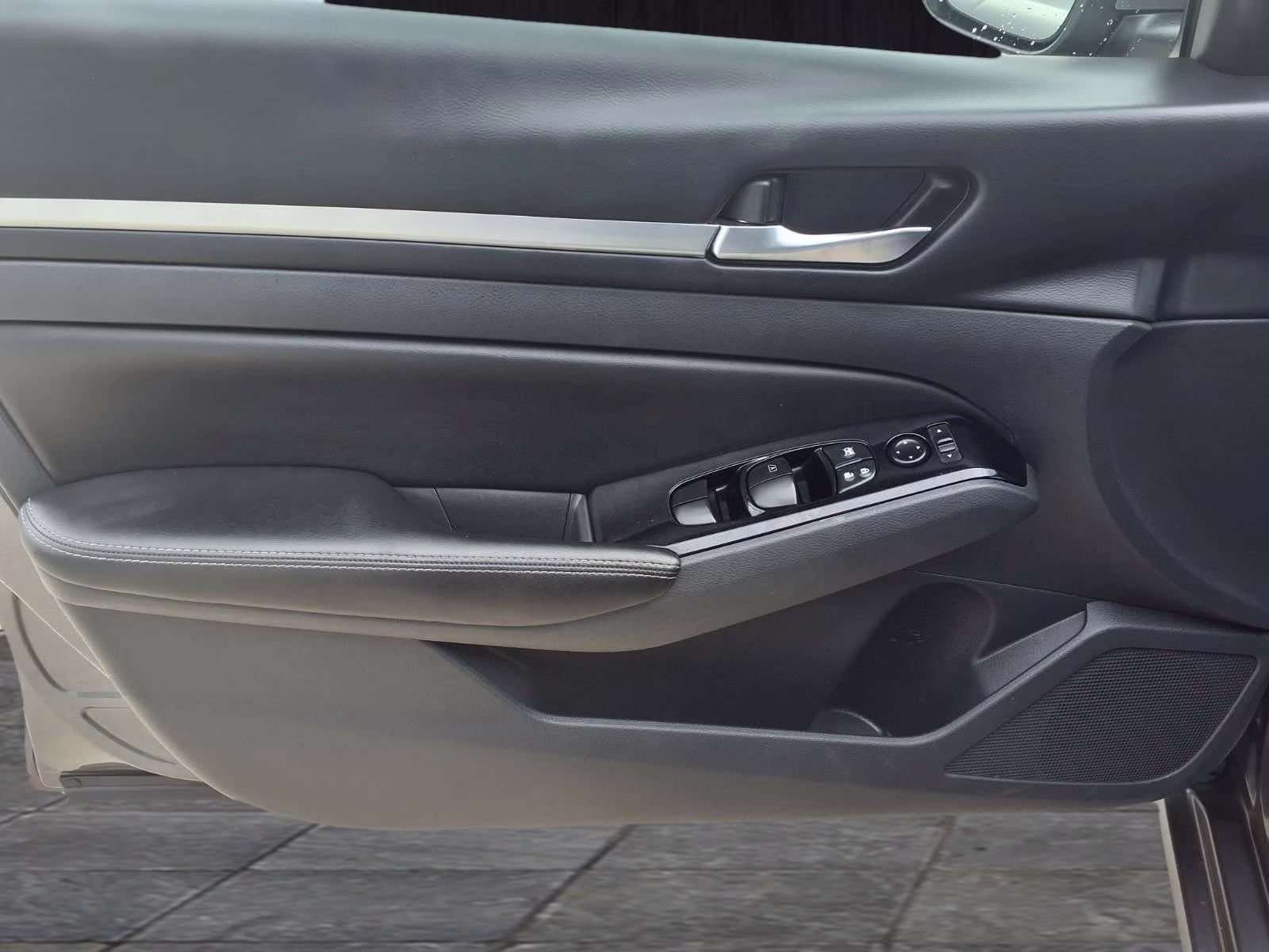 2023 Gun Metallic Nissan Altima 2.5 SV FWD Sedan