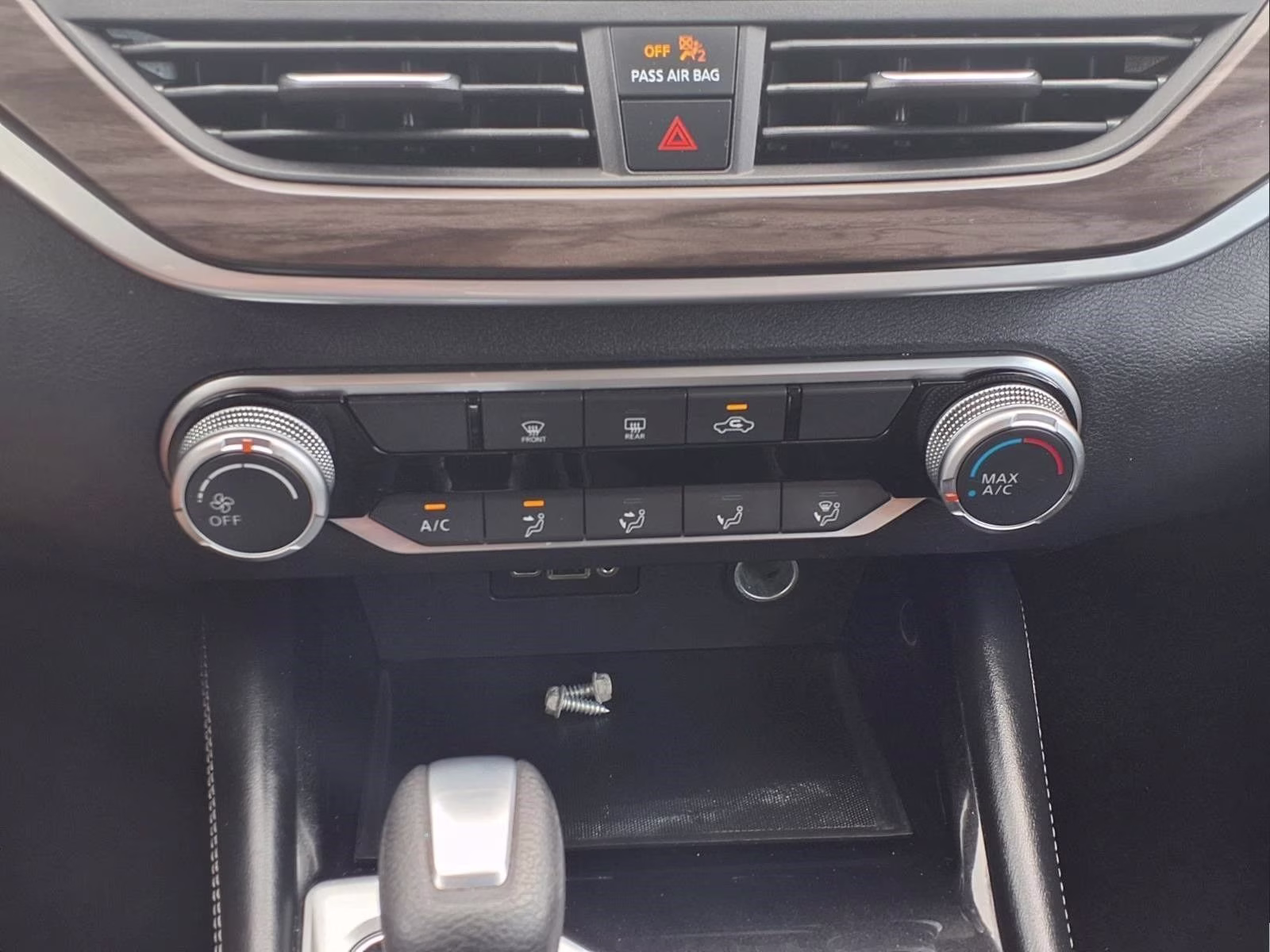 2023 Gun Metallic Nissan Altima 2.5 SV FWD Sedan