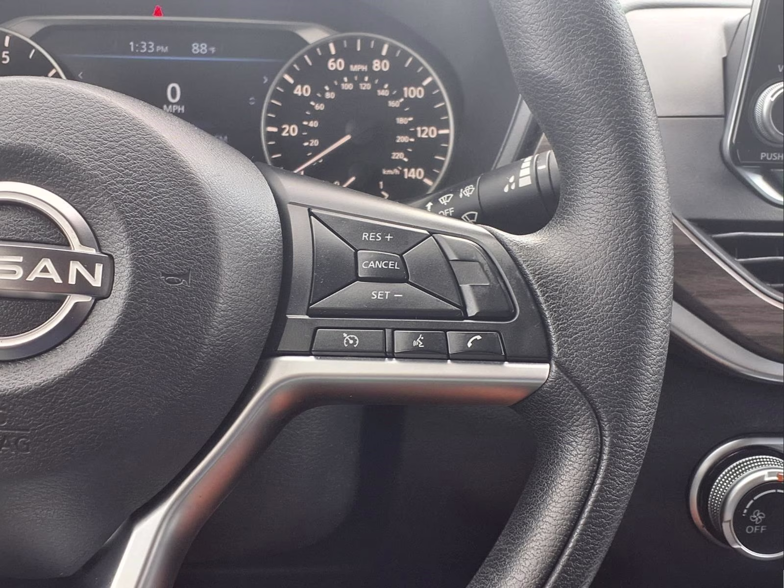 2023 Gun Metallic Nissan Altima 2.5 SV FWD Sedan