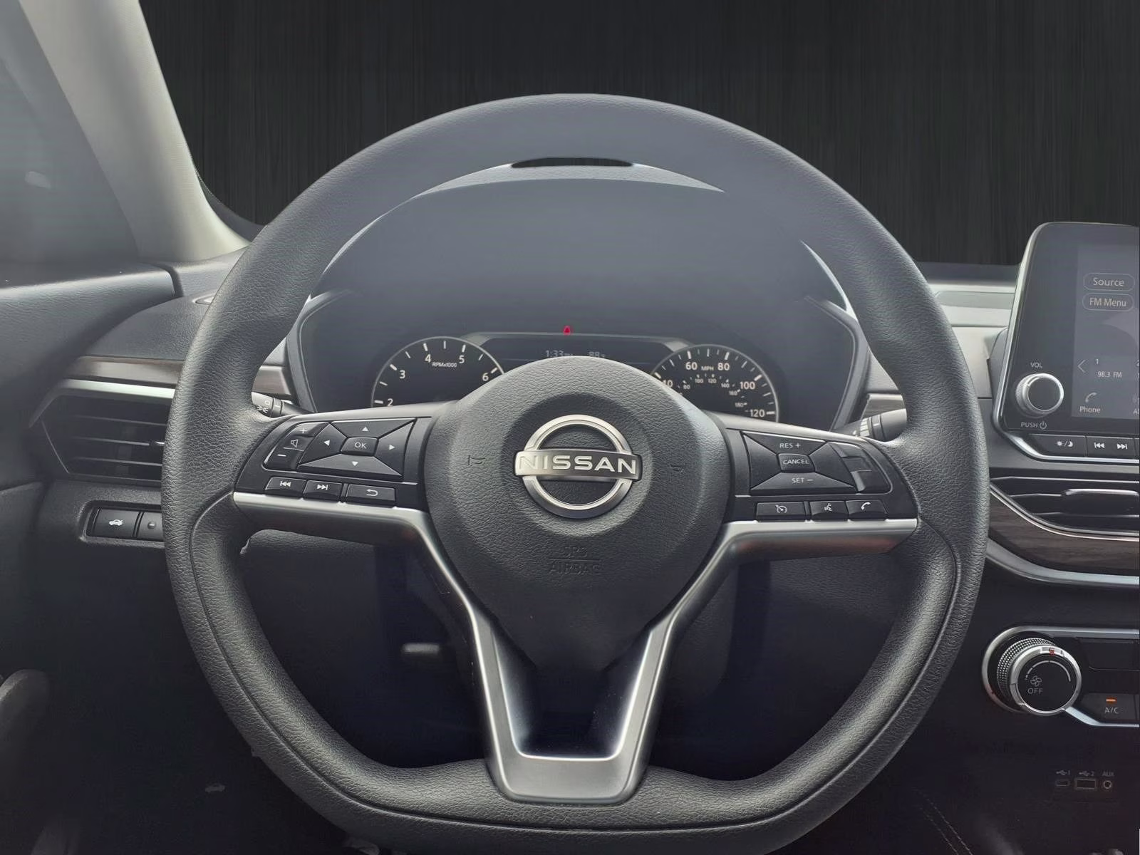 2023 Gun Metallic Nissan Altima 2.5 SV FWD Sedan