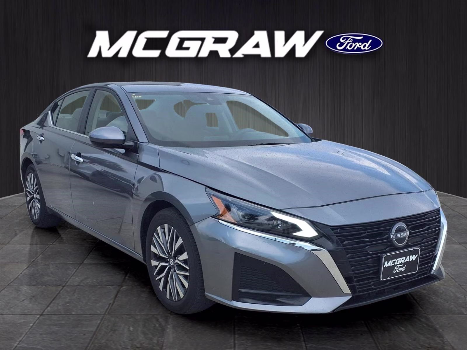 2023 Gun Metallic Nissan Altima 2.5 SV FWD Sedan