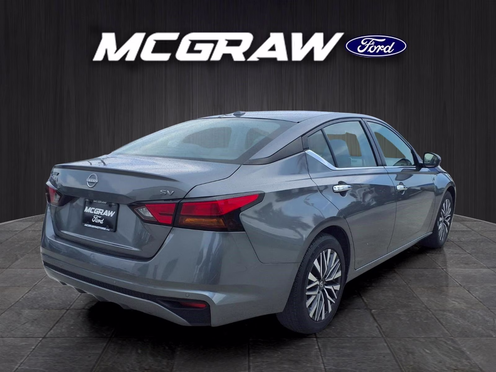 2023 Gun Metallic Nissan Altima 2.5 SV FWD Sedan