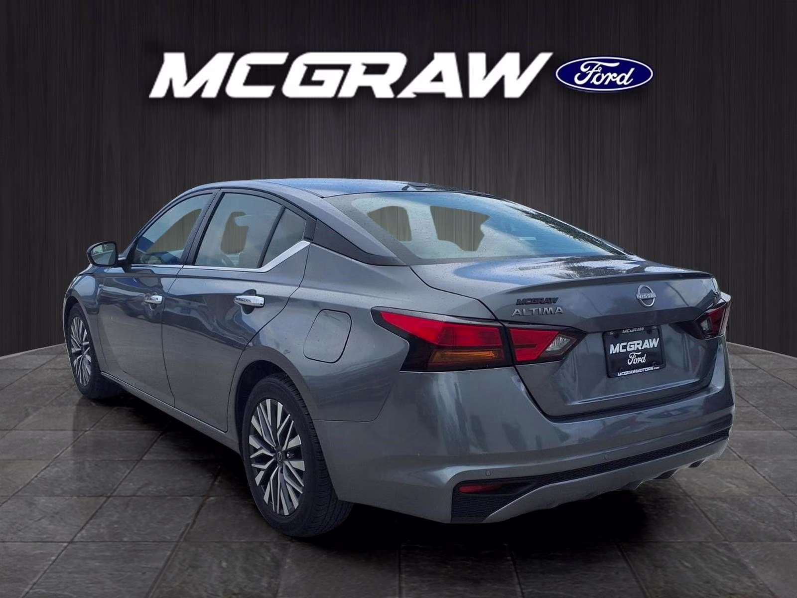 2023 Gun Metallic Nissan Altima 2.5 SV FWD Sedan