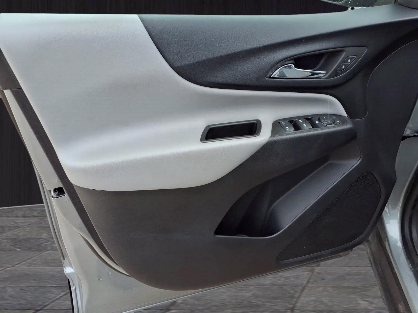 2023 Sterling Gray Metallic Chevrolet Equinox LT FWD SUV