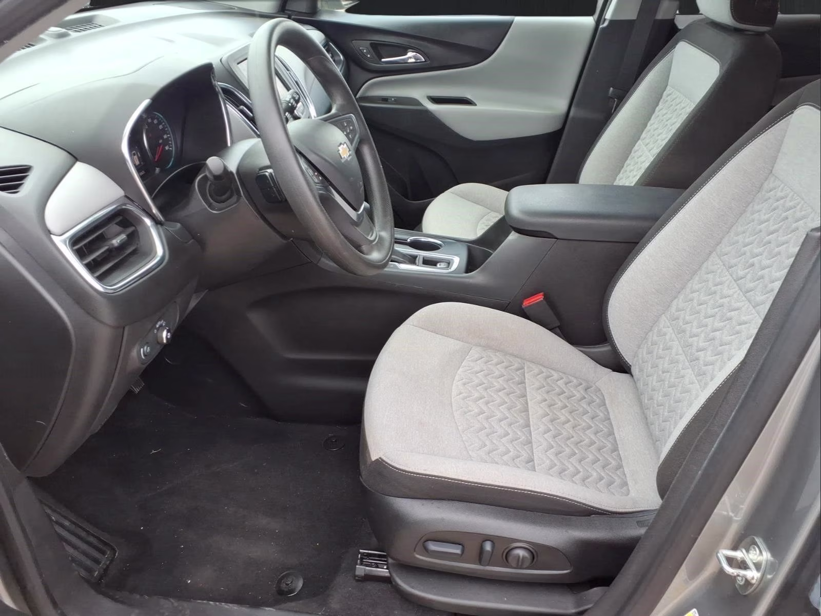 2023 Sterling Gray Metallic Chevrolet Equinox LT FWD SUV