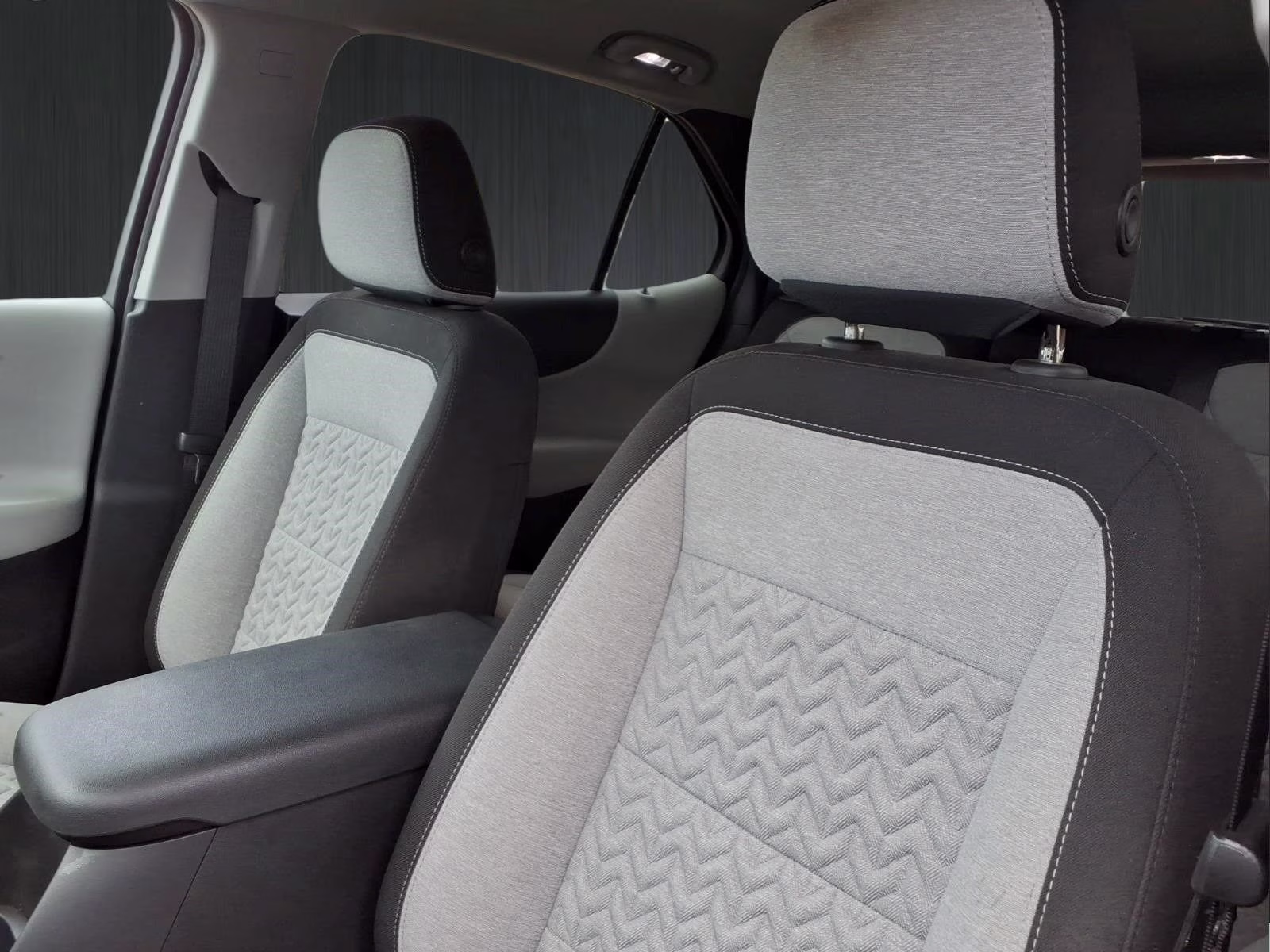 2023 Sterling Gray Metallic Chevrolet Equinox LT FWD SUV