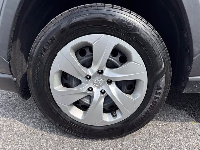 2021 Magnetic Gray Metallic Toyota RAV4 LE FWD SUV
