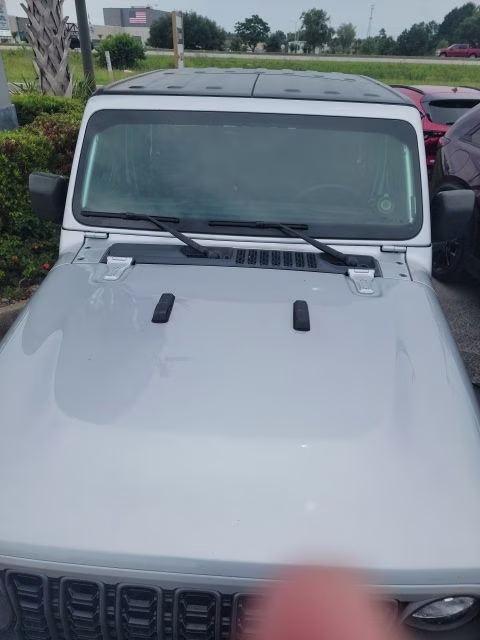 2024 Silver Zynith Clearcoat Jeep Gladiator Sport 4X4 Truck