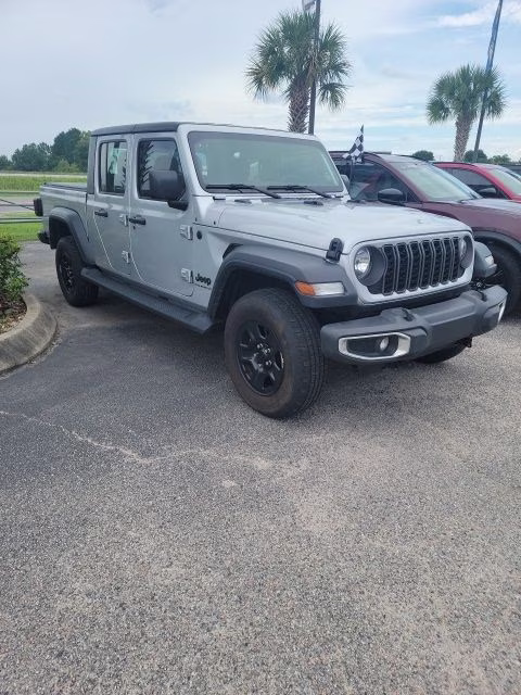 2024 Silver Zynith Clearcoat Jeep Gladiator Sport 4X4 Truck