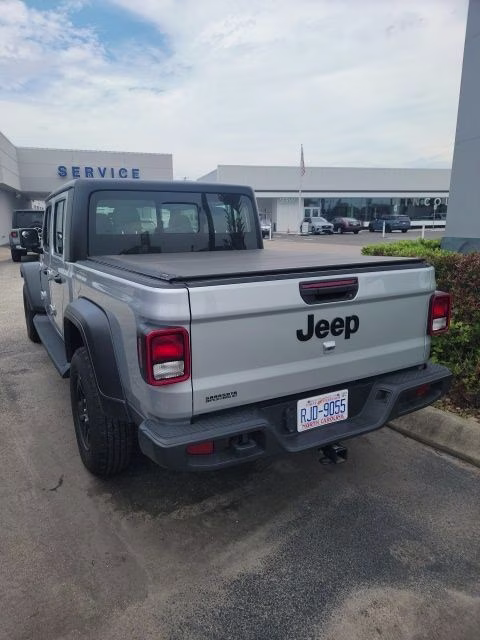 2024 Silver Zynith Clearcoat Jeep Gladiator Sport 4X4 Truck