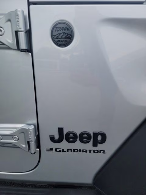 2024 Silver Zynith Clearcoat Jeep Gladiator Sport 4X4 Truck
