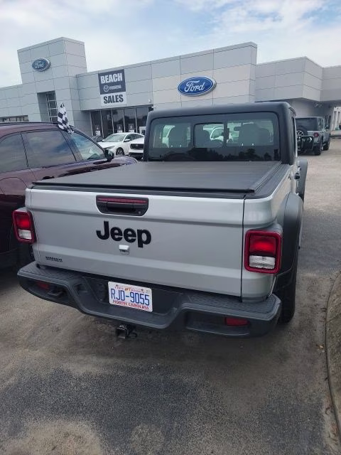 2024 Silver Zynith Clearcoat Jeep Gladiator Sport 4X4 Truck