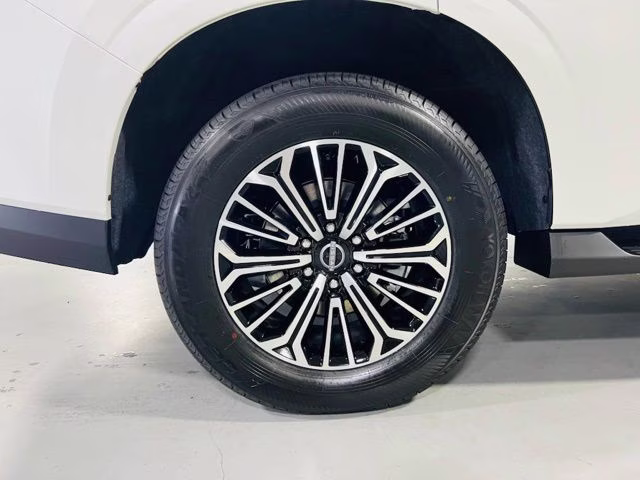 2026 Aspen White/Super Black Nissan Armada Platinum 4X4 SUV