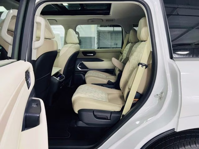 2026 Aspen White/Super Black Nissan Armada Platinum 4X4 SUV