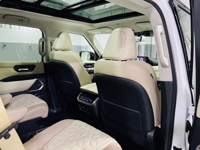 2026 Aspen White/Super Black Nissan Armada Platinum 4X4 SUV