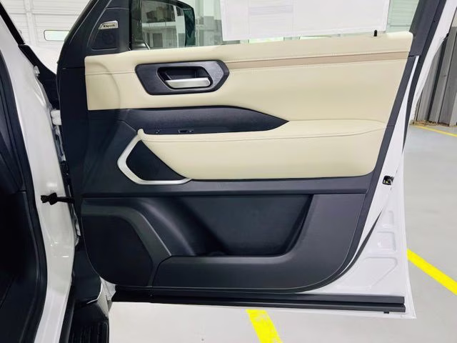 2026 Aspen White/Super Black Nissan Armada Platinum 4X4 SUV
