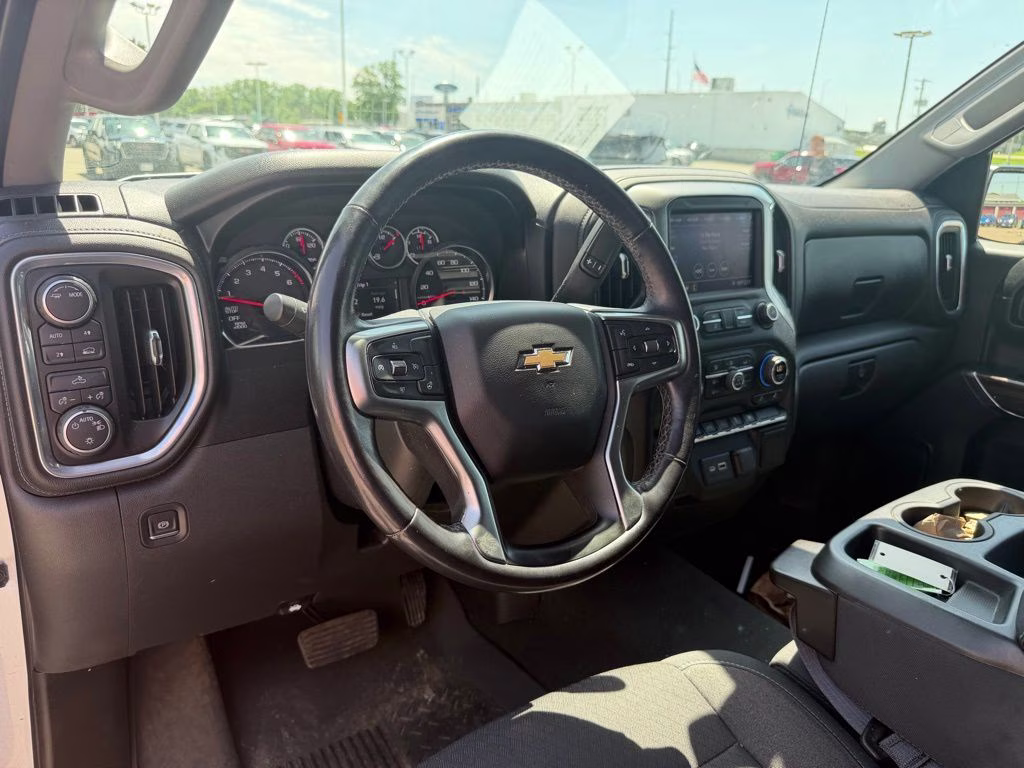2021 Silver Ice Metallic Chevrolet Silverado 1500 LT 4X4 Truck