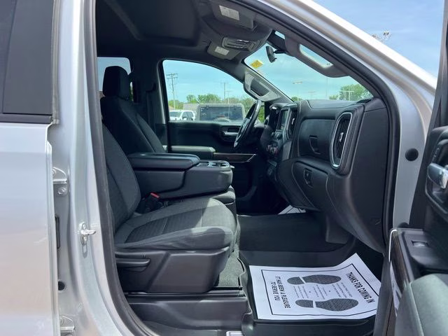 2021 Silver Ice Metallic Chevrolet Silverado 1500 LT 4X4 Truck